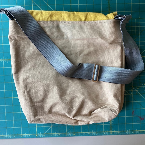 ONE OF A KIND messenger bag - Picture 4 of 12